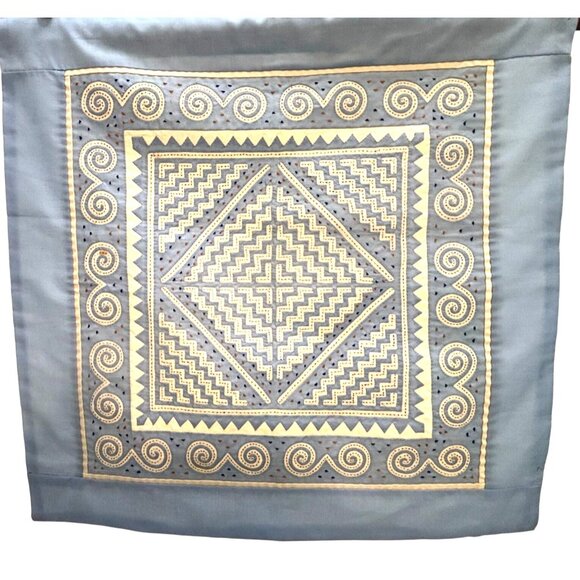 Vintage-Style Handcrafted Embroidered Square Tapestry With Geometric Patterns - Picture 2 of 8